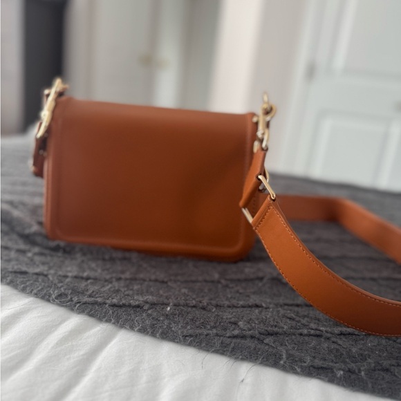 Marc Jacobs Tan Leather Crossbody Bag - Picture 4 of 5